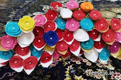 گل شاخه ای هدیه اول مهر معلم به دانش آموزان